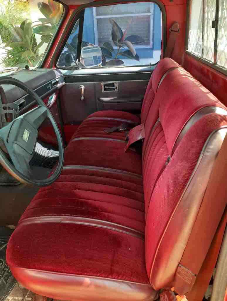 1987 Red Chevrolet R30