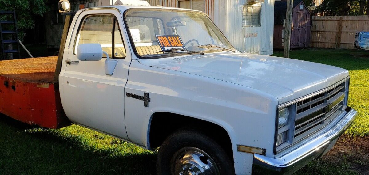 1987 White Chevrolet R30