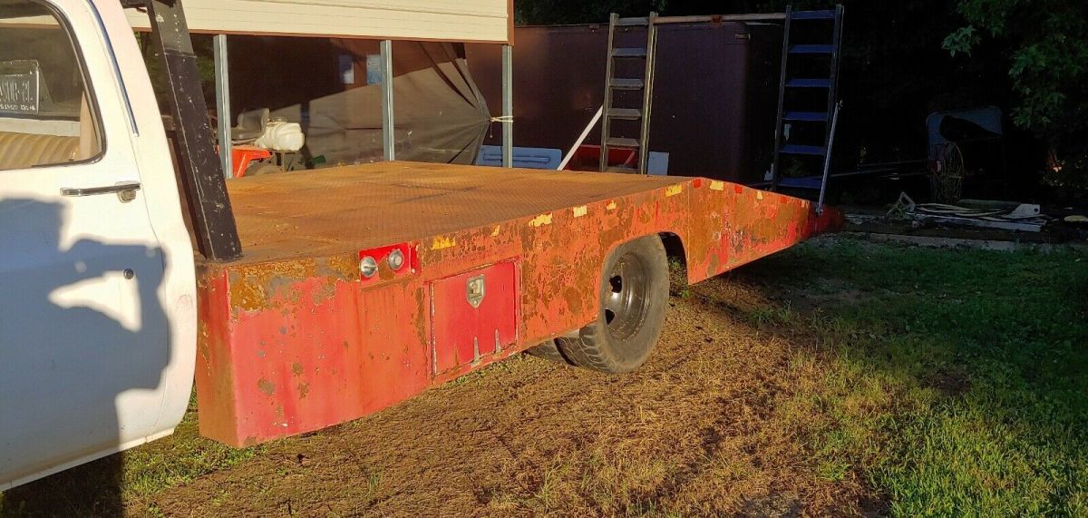 1987 White Chevrolet R30