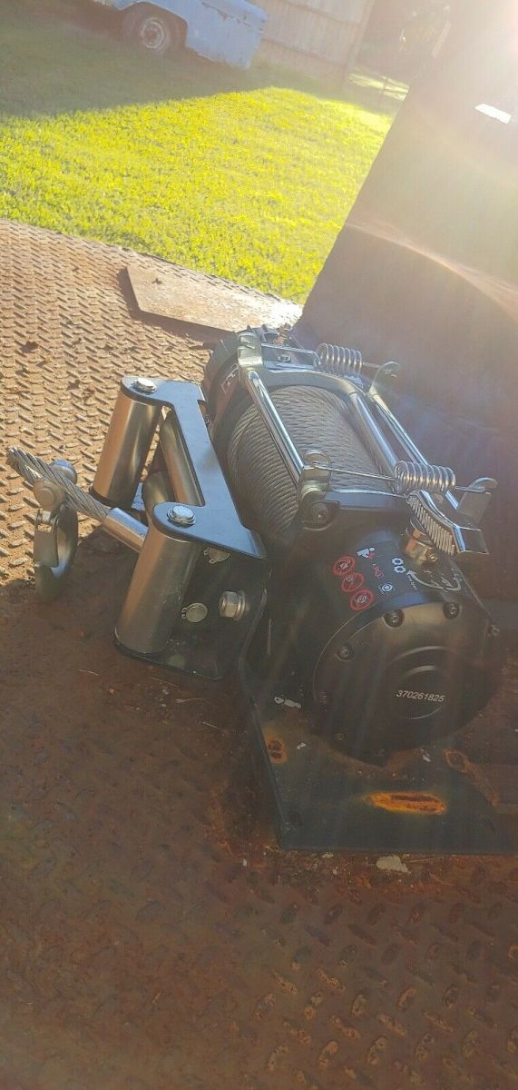 1987 White Chevrolet R30