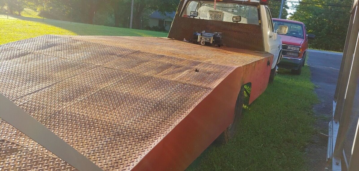 1987 White Chevrolet R30