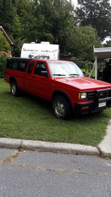1987 Red Chevrolet S-10 Extended Cab Pickup