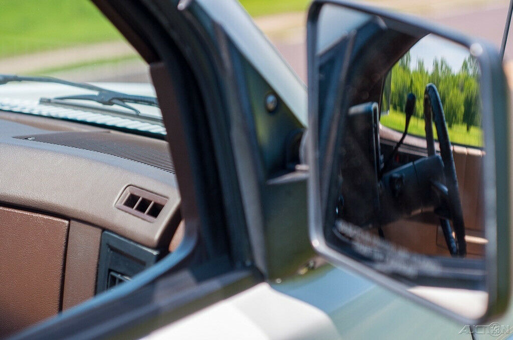 1987 White Chevrolet S-10 Pickup Truck