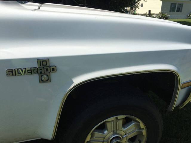 1987 White Chevrolet Silverado 1500 LWB PICKUP
