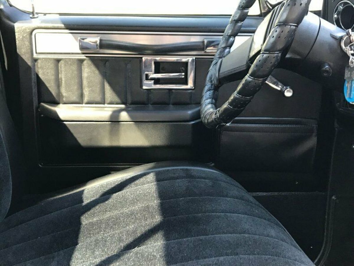 1987 Black Chevrolet Silverado 1500 Truck