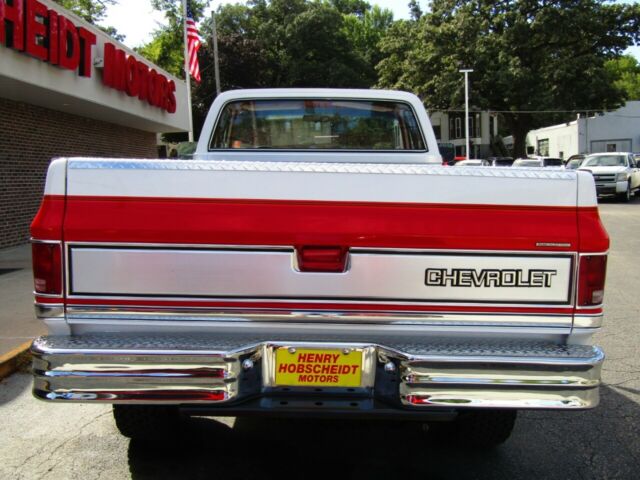 1987 Red Chevrolet Silverado 1500 --