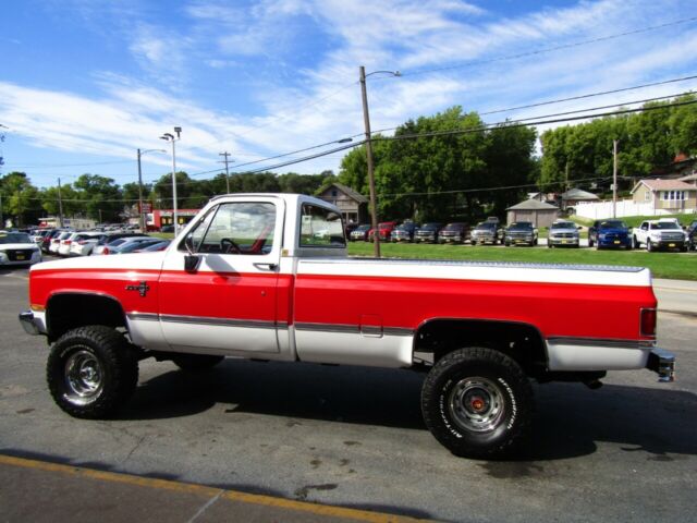 1987 Red Chevrolet Silverado 1500 --