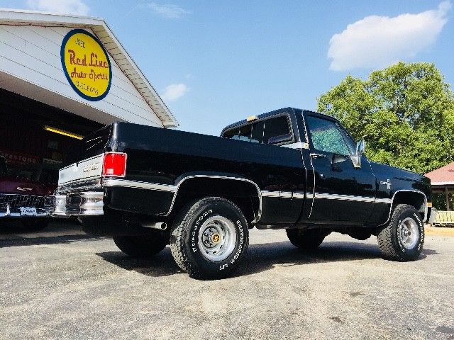 1987 Black Chevrolet V10 --