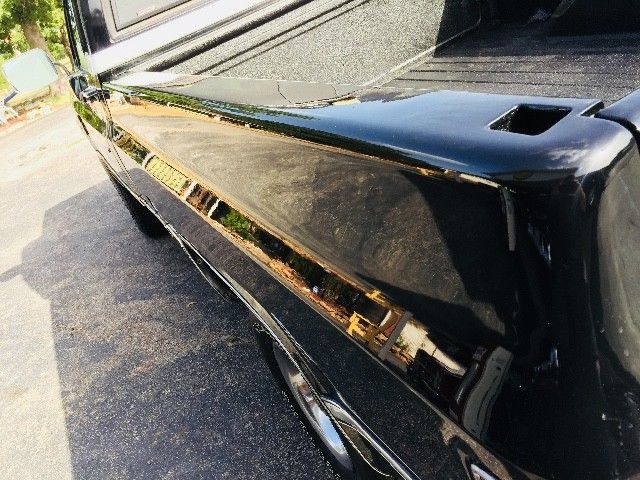 1987 Black Chevrolet V10 --