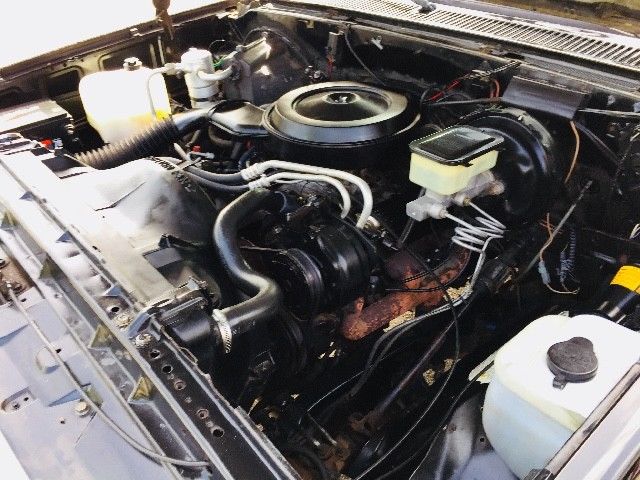 1987 Black Chevrolet V10 --
