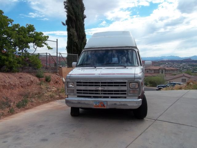 1987 White Chevrolet G20 Van Van Camper