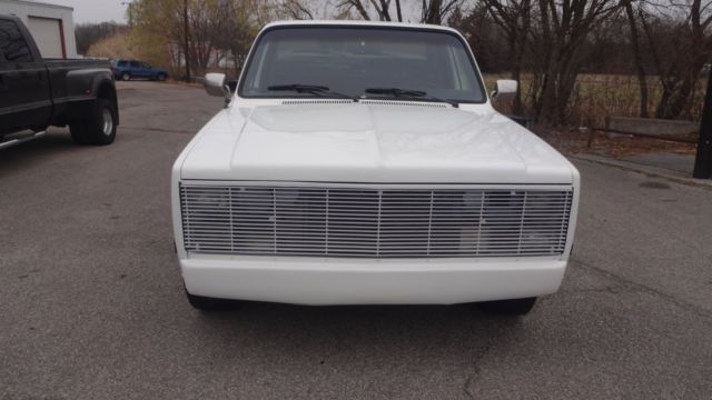 1987 White Chevrolet C-10