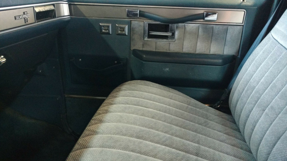 1987 Blue Chevrolet C-10 Standard Cab Pickup