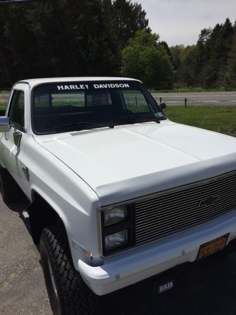 1987 White Chevrolet C-10