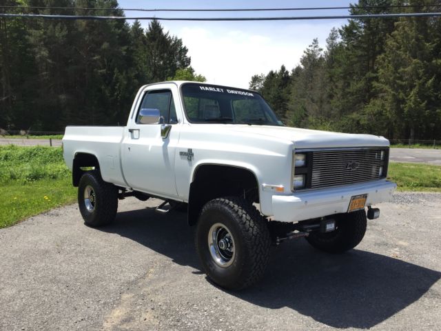 1987 White Chevrolet C-10