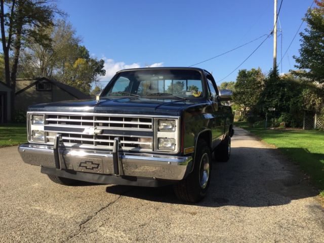 1987 White Chevrolet C-10 Standard Cab Pickup