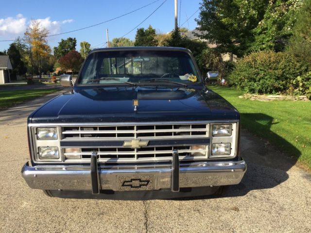 1987 White Chevrolet C-10 Standard Cab Pickup