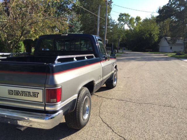 1987 White Chevrolet C-10 Standard Cab Pickup