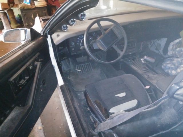 1987 White Chevrolet Camaro Coupe