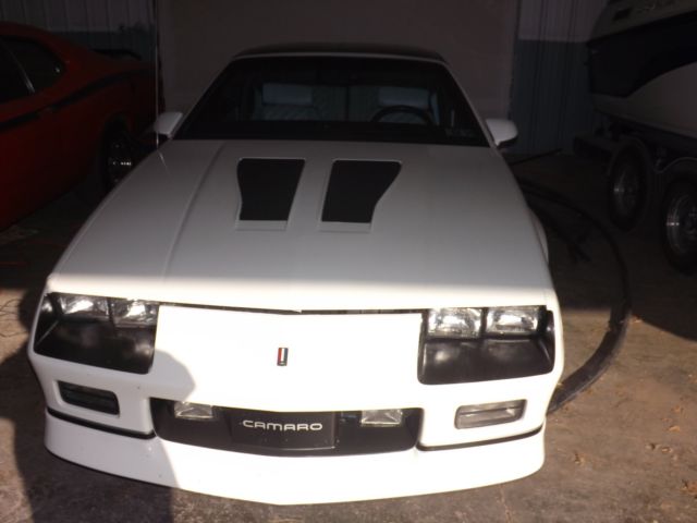 1987 White Chevrolet Camaro Coupe