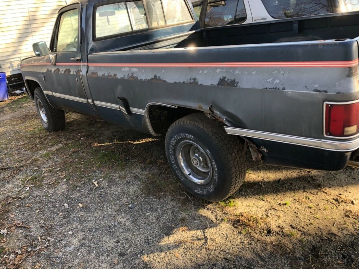 1987 Chevrolet Silverado 1500 Standard Cab Pickup
