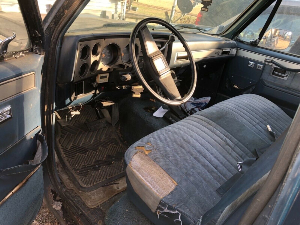 1987 Chevrolet Silverado 1500 Standard Cab Pickup