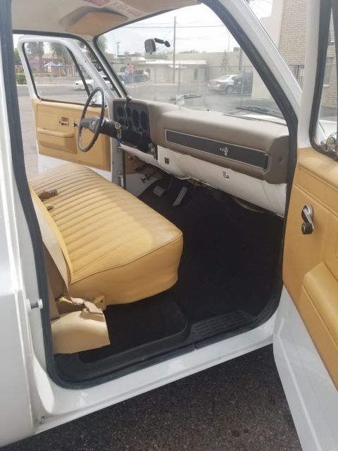 1987 White Chevrolet C-10 Short bed