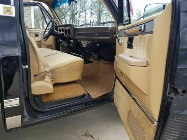 1987 Black Chevrolet C/K Pickup 1500 Standard Cab Pickup