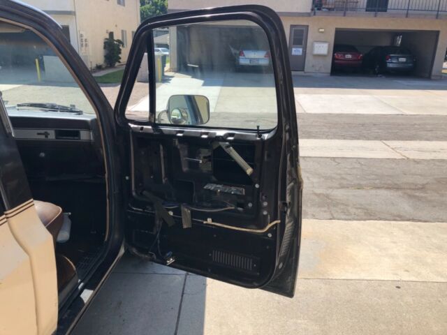 1987 BROWN BEIGE Chevrolet C-10 Crew Cab Pickup