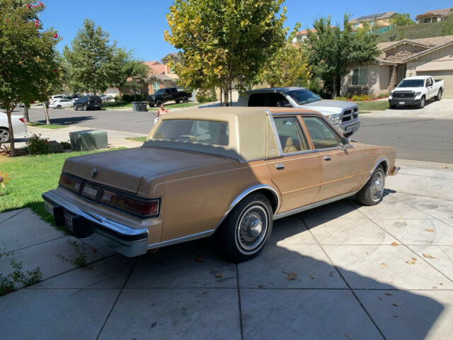 1987 Gold Chrysler 5th Avenue Sedan