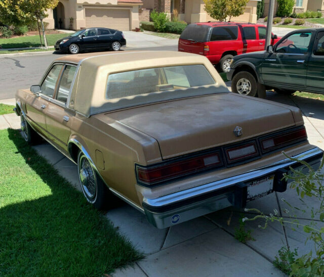 1987 Gold Chrysler 5th Avenue Sedan