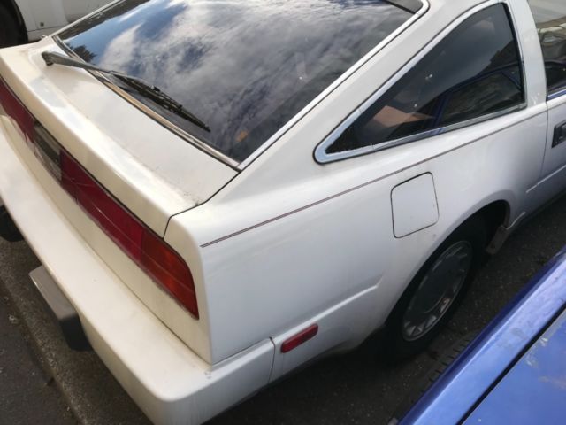 1987 White Nissan 300ZX Coupe
