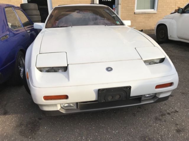 1987 White Nissan 300ZX Coupe