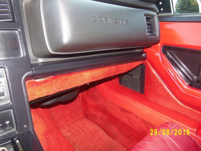 1987 White Chevrolet Corvette Convertible