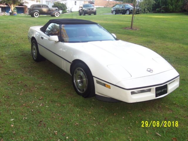 1987 White Chevrolet Corvette Convertible