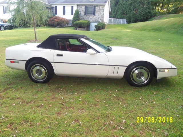 1987 White Chevrolet Corvette Convertible
