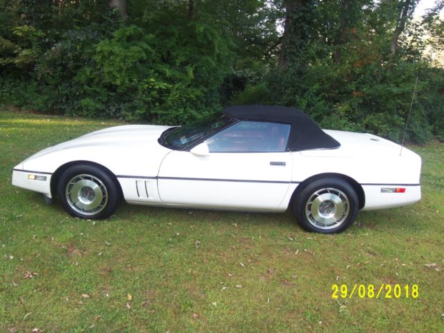 1987 White Chevrolet Corvette Convertible