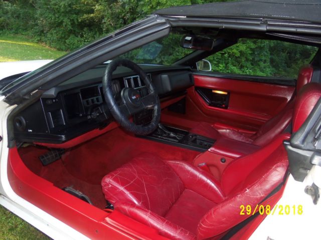 1987 White Chevrolet Corvette Convertible