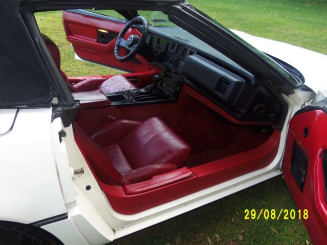1987 White Chevrolet Corvette Convertible