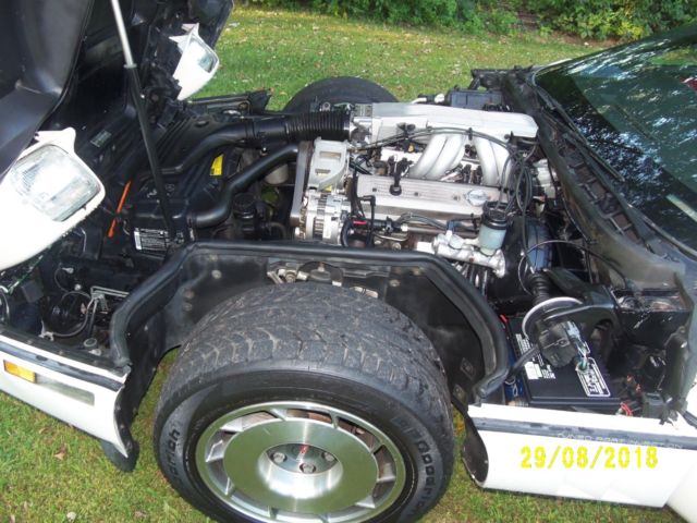 1987 White Chevrolet Corvette Convertible