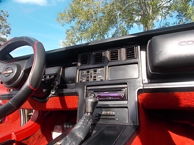 1987 White Chevrolet Corvette Convertible
