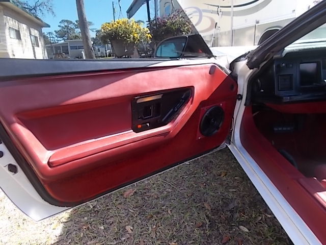 1987 White Chevrolet Corvette Convertible