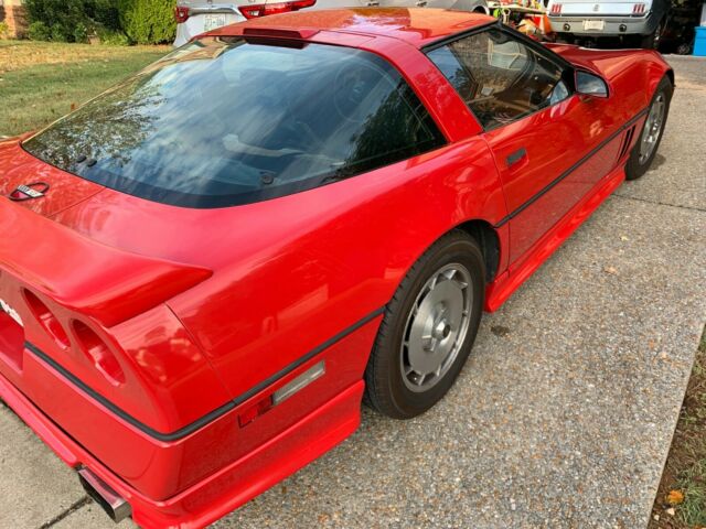 1987 Red Chevrolet Corvette