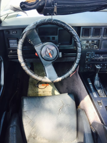 1987 Silver Chevrolet Corvette