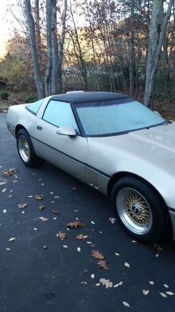 1987 Champagne Chevrolet Corvette Coupe