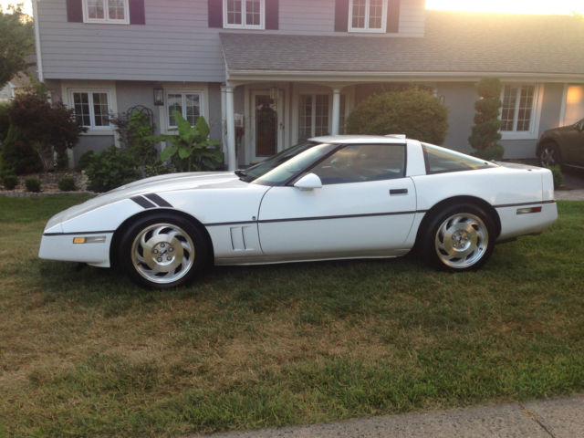 1987 White Chevrolet Corvette