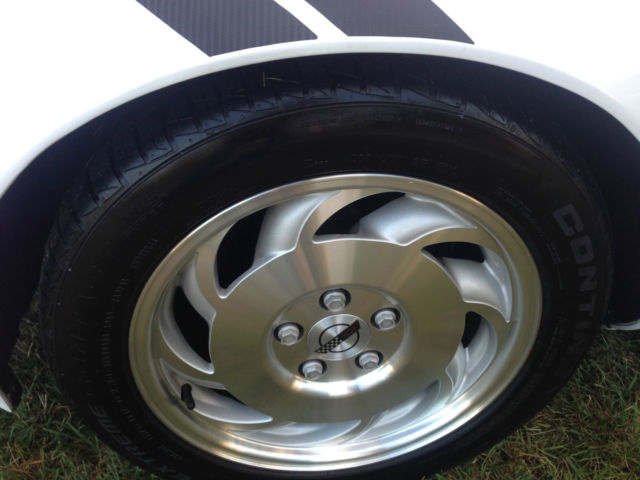 1987 White Chevrolet Corvette