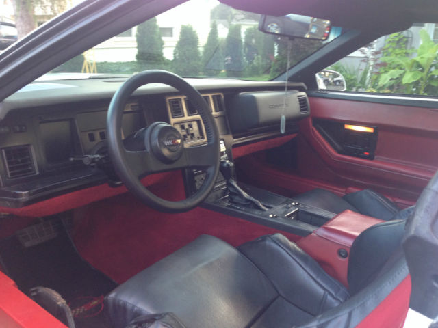 1987 White Chevrolet Corvette