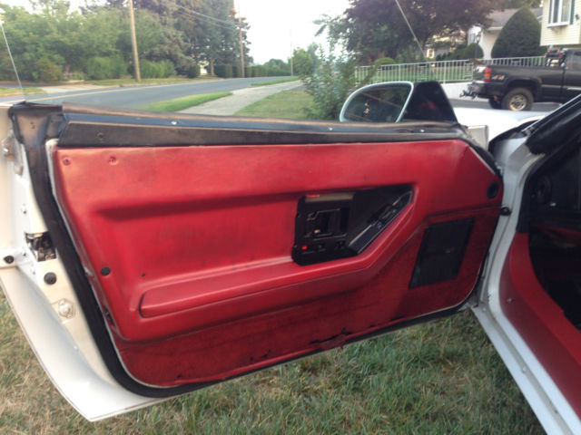 1987 White Chevrolet Corvette