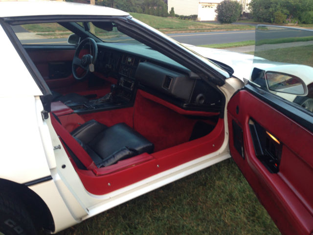 1987 White Chevrolet Corvette
